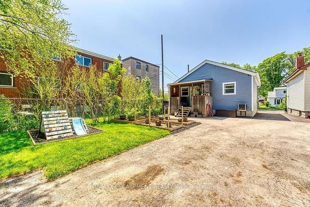 53 East 33rd St, House detached with 2 bedrooms, 1 bathrooms and 2 parking in Hamilton ON | Image 22
