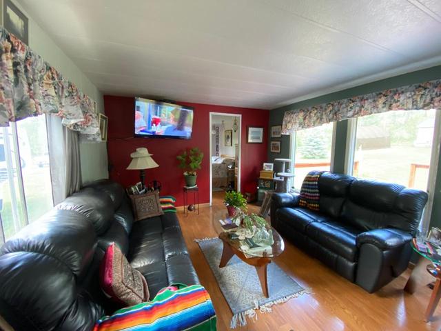 5313 Highway 95, House detached with 2 bedrooms, 2 bathrooms and null parking in Columbia Shuswap A BC | Image 16