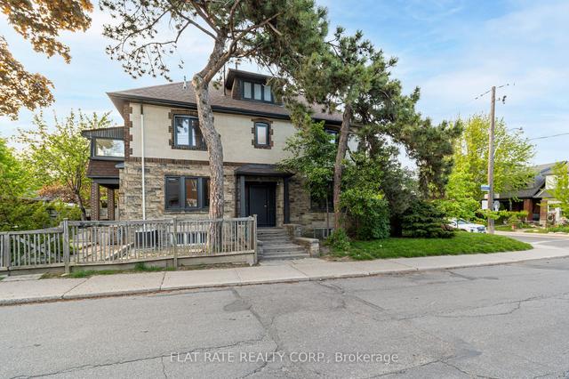 104 Lauder Ave, House detached with 5 bedrooms, 1 bathrooms and 1 parking in Toronto ON | Image 1