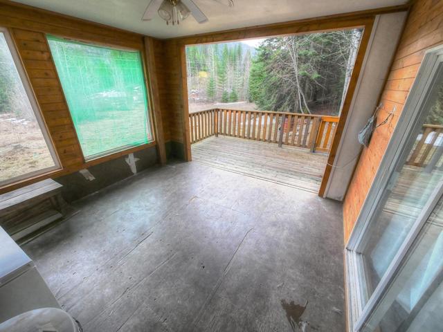 8114 Highway 6, House detached with 3 bedrooms, 1 bathrooms and 9 parking in Salmo BC | Image 8