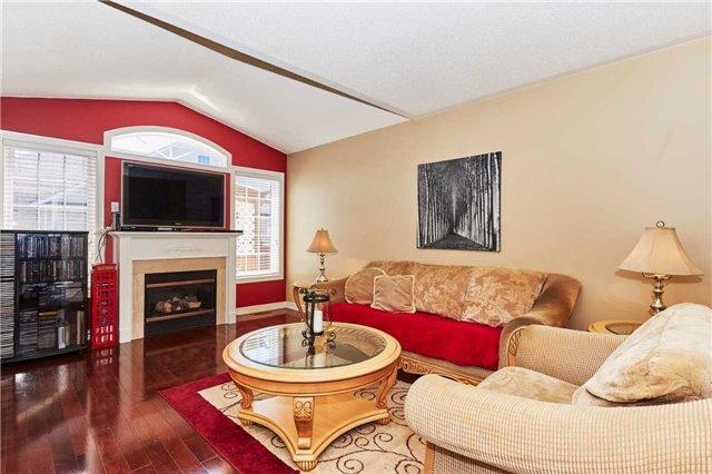 81 Samandria Ave, House detached with 4 bedrooms, 3 bathrooms and 2 parking in Whitby ON | Image 5