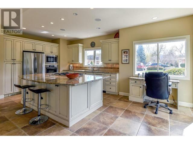 8 - 2368 Abbott Street, House detached with 3 bedrooms, 2 bathrooms and 2 parking in Kelowna BC | Image 15