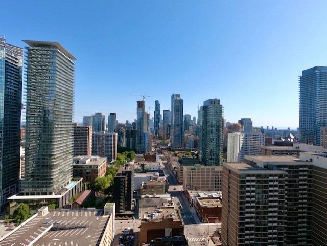 2206 - 1 Bloor St E, Condo with 1 bedrooms, 1 bathrooms and 0 parking in Toronto ON | Image 9