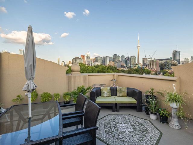 th3 - 60 Carr St, Townhouse with 3 bedrooms, 2 bathrooms and 1 parking in Toronto ON | Image 5