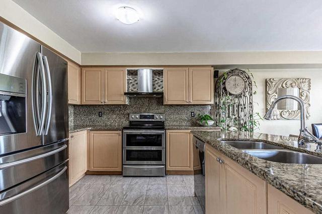 85 Forestgrove Circ, House detached with 3 bedrooms, 4 bathrooms and 5 parking in Brampton ON | Image 8