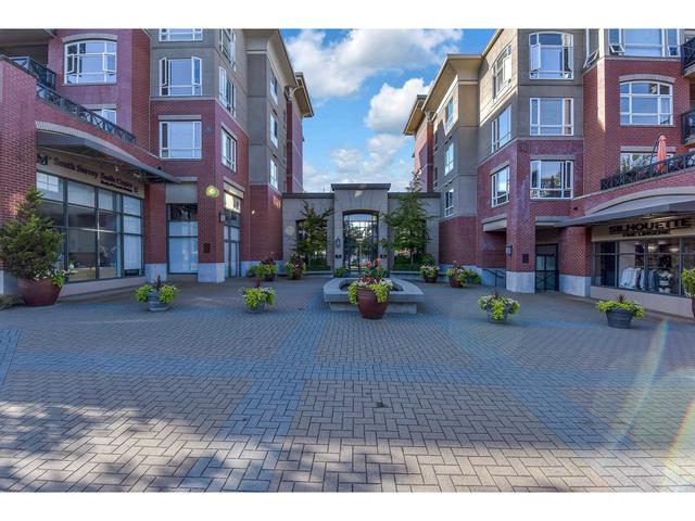 401 - 2970 King George Boulevard, Condo with 2 bedrooms, 2 bathrooms and 2 parking in Surrey BC | Image 2