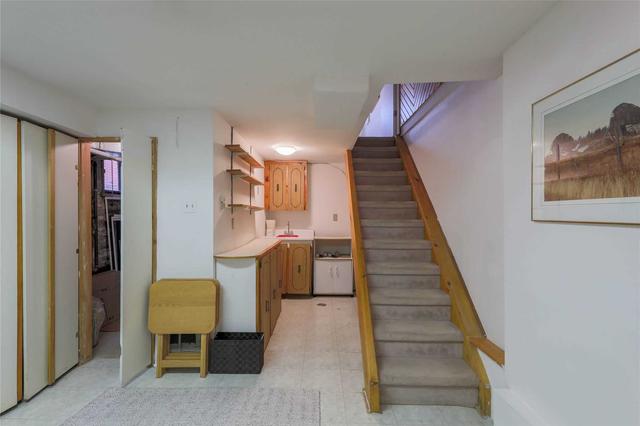 146 Aldwych Ave, House detached with 2 bedrooms, 2 bathrooms and 2 parking in Toronto ON | Image 22