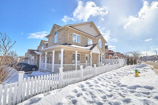 42 Trevino Circ, House attached with 3 bedrooms, 3 bathrooms and 3 parking in Barrie ON | Image 1