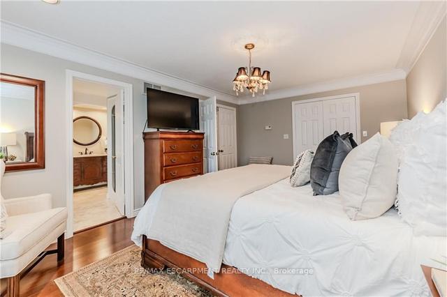 2119 Berryman Crt, House detached with 4 bedrooms, 3 bathrooms and 6 parking in Burlington ON | Image 10