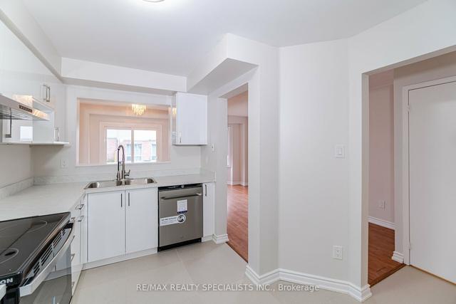 36 - 5255 Guildwood Way, Townhouse with 3 bedrooms, 3 bathrooms and 2 parking in Mississauga ON | Image 2