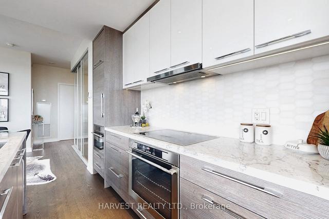 2116 - 488 University Ave, Condo with 3 bedrooms, 2 bathrooms and 1 parking in Toronto ON | Image 35