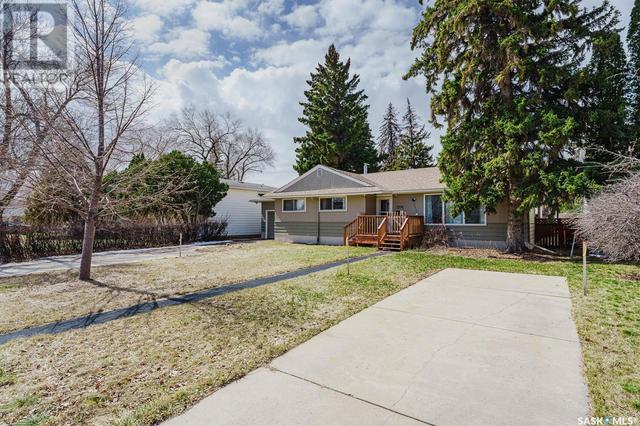 2206 Mckinnon Avenue S, House detached with 3 bedrooms, 2 bathrooms and null parking in Saskatoon SK | Image 2