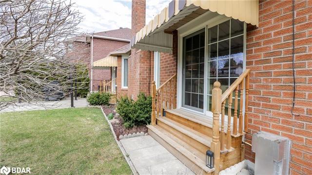 8 Tomlin Court, House detached with 3 bedrooms, 3 bathrooms and 6 parking in Barrie ON | Image 7