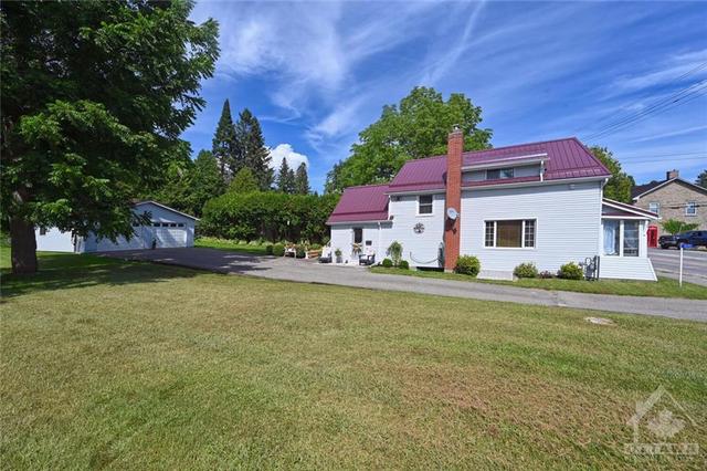1270 County Road 2 Road, House detached with 3 bedrooms, 1 bathrooms and 4 parking in Augusta ON | Image 4