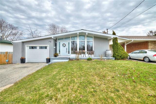 135 Concession Road, House detached with 4 bedrooms, 2 bathrooms and null parking in Fort Erie ON | Image 1