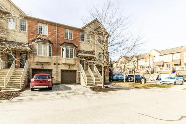 692 Summers Common, House attached with 2 bedrooms, 1 bathrooms and 1 parking in Burlington ON | Image 2