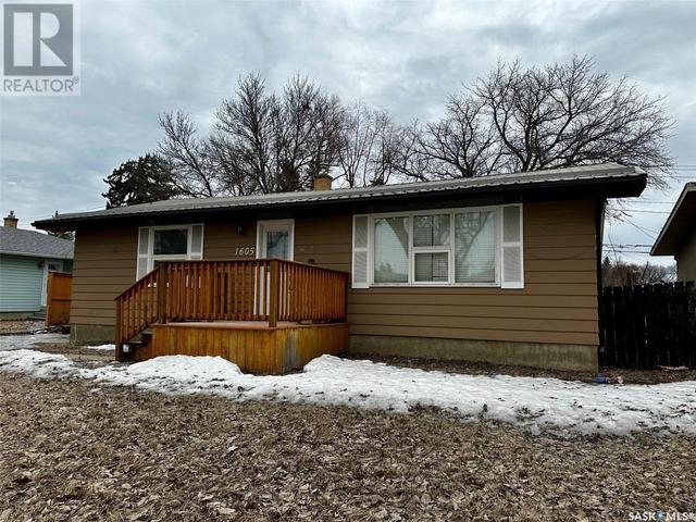 1605 Macpherson Avenue, House detached with 5 bedrooms, 2 bathrooms and null parking in Regina SK | Image 2