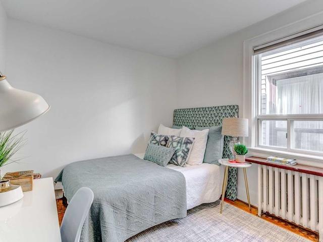 130 Harvie Ave, House semidetached with 3 bedrooms, 1 bathrooms and 1 parking in Toronto ON | Image 2