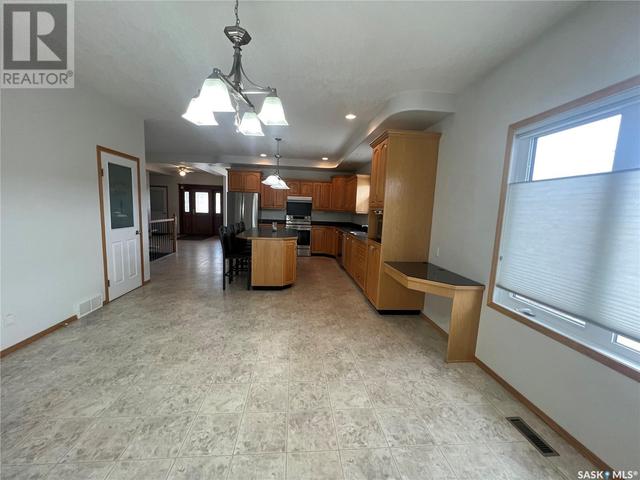 1005 2nd Avenue, House detached with 4 bedrooms, 3 bathrooms and null parking in Swift Current SK | Image 10