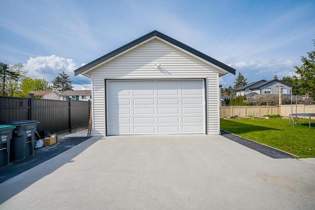 17901 57a Avenue, House detached with 6 bedrooms, 4 bathrooms and 8 parking in Surrey BC | Image 37