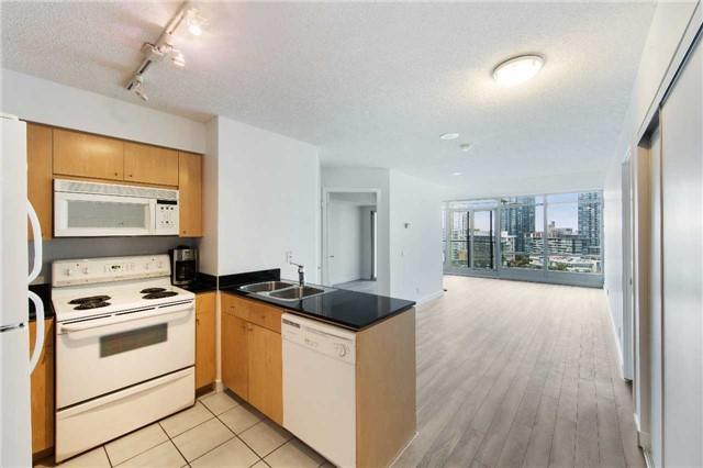 1207 - 361 Front St W, Condo with 2 bedrooms, 2 bathrooms and 1 parking in Toronto ON | Image 3