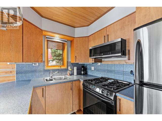 27 - 10250 Dee Lake Road Road, Home with 2 bedrooms, 1 bathrooms and 2 parking in Central Okanagan BC | Image 7