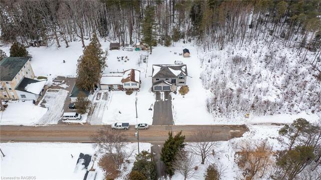 516 Elizabeth Street, House detached with 4 bedrooms, 2 bathrooms and 8 parking in South Bruce Peninsula ON | Image 3
