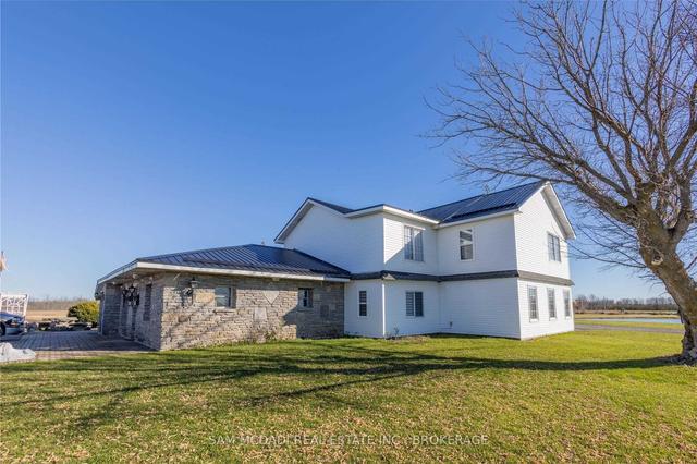 7667 Old Highway 2, Home with 5 bedrooms, 3 bathrooms and 115 parking in Tyendinaga ON | Image 6