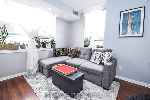203 - 4 Elsinore Path, Condo with 2 bedrooms, 1 bathrooms and 1 parking in Toronto ON | Image 5
