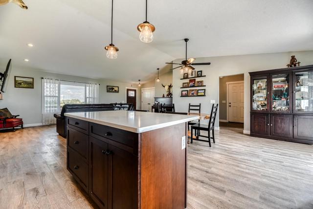 263021 Township Road 240, House detached with 3 bedrooms, 2 bathrooms and null parking in Calgary AB | Image 16