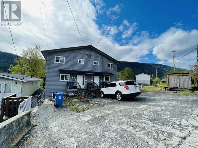 639 W 8th Avenue, House attached with 6 bedrooms, 3 bathrooms and null parking in Fernie BC | Card Image