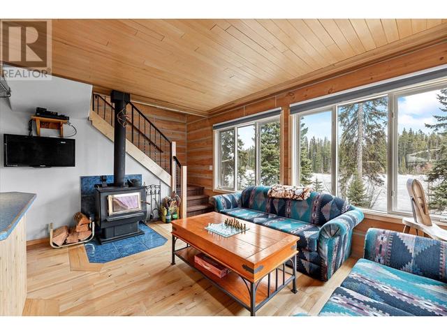 27 - 10250 Dee Lake Road Road, Home with 2 bedrooms, 1 bathrooms and 2 parking in Central Okanagan BC | Image 1