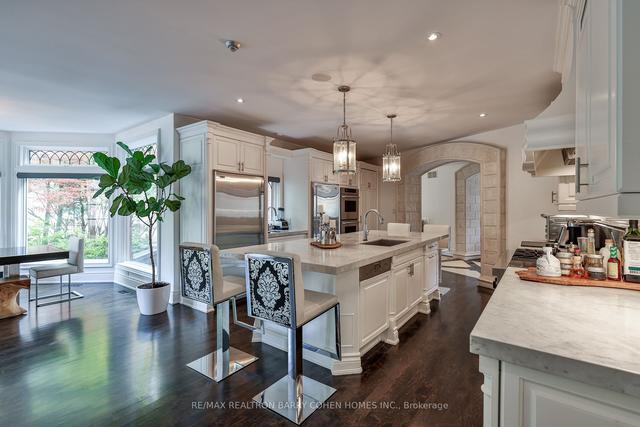 3 Hyde Park Circ, House detached with 4 bedrooms, 9 bathrooms and 9 parking in Toronto ON | Image 2