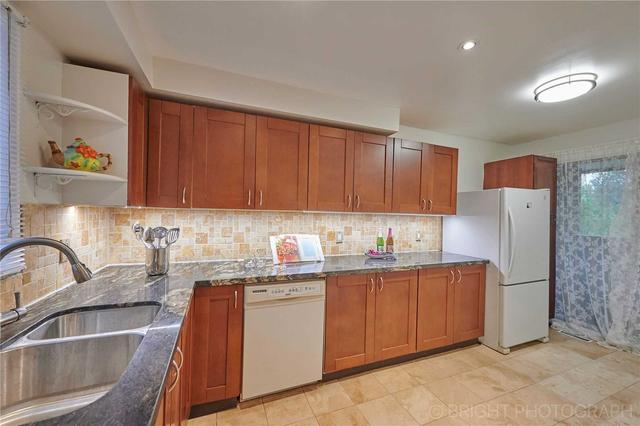 10 Lofty Hillway, Townhouse with 3 bedrooms, 3 bathrooms and 2 parking in Toronto ON | Image 26