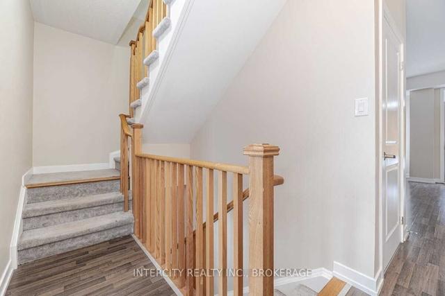 218 Dalhousie St, House attached with 3 bedrooms, 2 bathrooms and 2 parking in Vaughan ON | Image 3