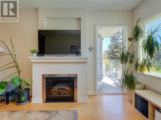 202 - 4394 West Saanich Rd, Condo with 2 bedrooms, 2 bathrooms and 1 parking in Saanich BC | Image 6