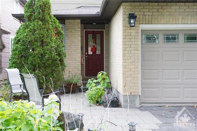 1362 Fitzpatrick Street, House detached with 4 bedrooms, 3 bathrooms and 6 parking in Ottawa ON | Image 3