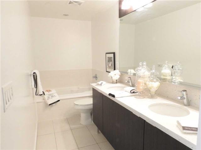 Lph4211 - 21 Widmer St, Condo with 3 bedrooms, 2 bathrooms and 2 parking in Toronto ON | Image 6