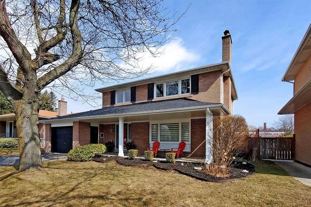 17 Whitefriars Dr, House detached with 3 bedrooms, 4 bathrooms and 3 parking in Toronto ON | Image 23