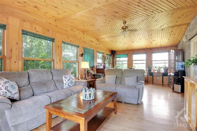 3032 Hwy 43 Highway, House detached with 3 bedrooms, 2 bathrooms and 10 parking in Montague ON | Image 9