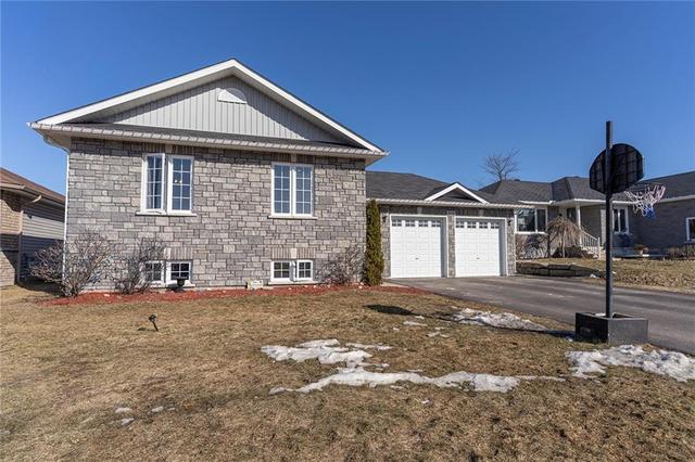 1008 Limestone Trail, House detached with 5 bedrooms, 2 bathrooms and 4 parking in Petawawa ON | Image 2