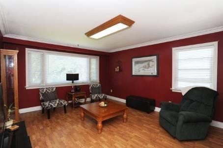 994 Garrard Ave, House detached with 2 bedrooms, 2 bathrooms and 6 parking in Mississauga ON | Image 2