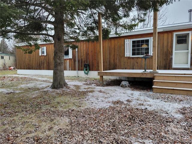 16 Saddle Avenue, House detached with 2 bedrooms, 2 bathrooms and 4 parking in Rideau Lakes ON | Image 3