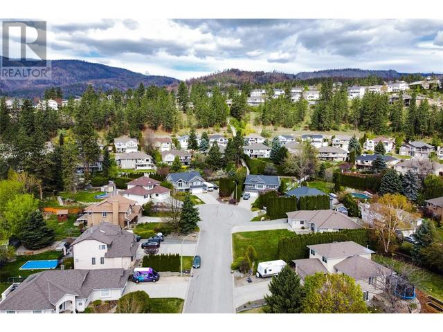 2141 Faulkner Court, House detached with 4 bedrooms, 2 bathrooms and 2 parking in West Kelowna BC | Image 3