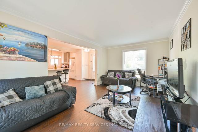 28 Garrison Sq, House detached with 3 bedrooms, 2 bathrooms and 4 parking in Brampton ON | Image 5