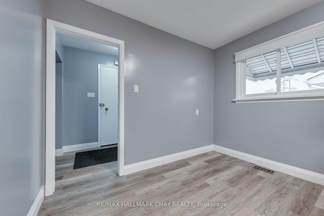 23b Davidson St, House detached with 2 bedrooms, 2 bathrooms and 4 parking in Barrie ON | Image 4