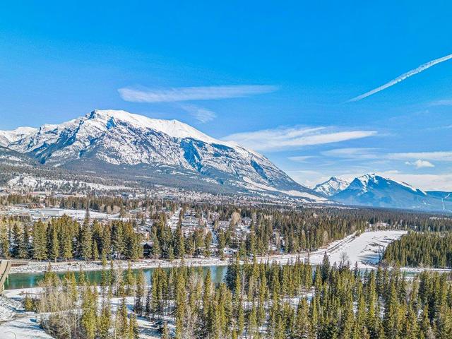 2 - 125 Rundle Crescent, Home with 3 bedrooms, 2 bathrooms and 2 parking in Canmore AB | Image 5