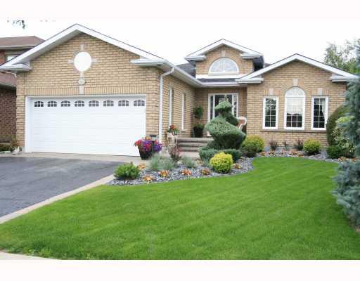 365 Livingstone St W, House detached with 3 bedrooms, 3 bathrooms and null parking in Barrie ON | Image 1