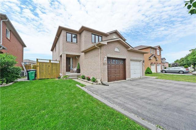 113 Saddletree Tr, House semidetached with 3 bedrooms, 3 bathrooms and 3 parking in Brampton ON | Image 1