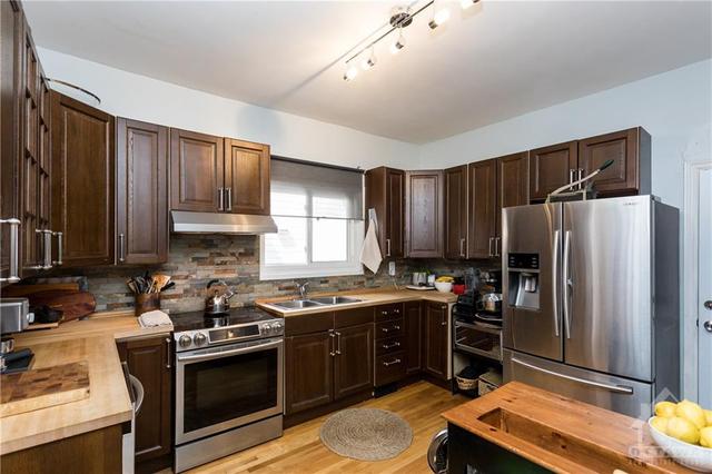 57 Elm Street, Townhouse with 3 bedrooms, 2 bathrooms and 1 parking in Ottawa ON | Image 7